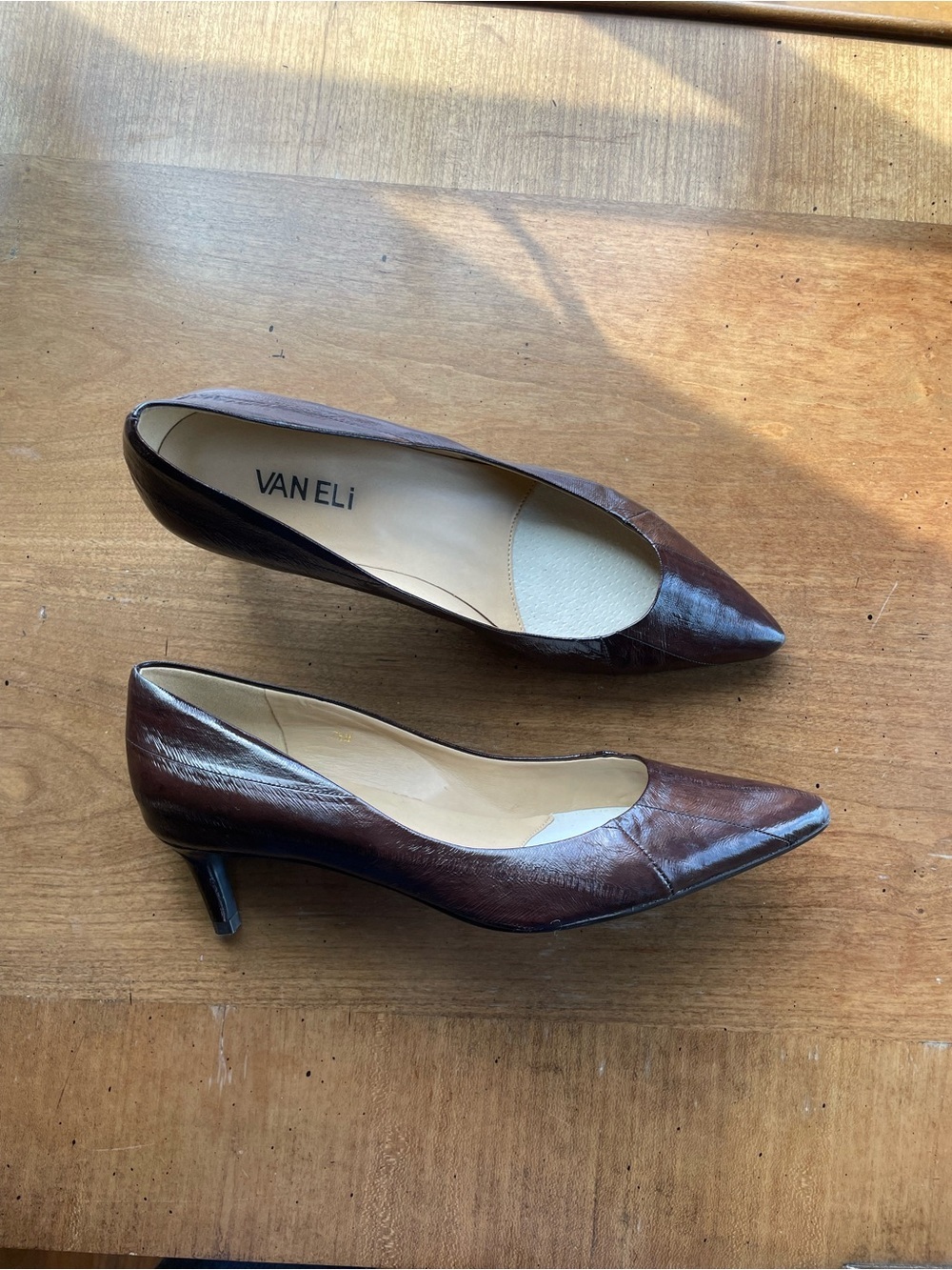 Vaneli Brown Eel Skin Pointed-Toe Leather Kitten Heel Pumps 7.5